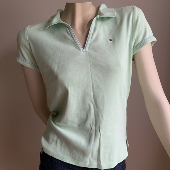🦋✨ 2/15$ TOPS ✨🦋  
Green tommy hilfiger polo top - Picture 1 of 4